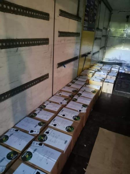 Små dyrkeres friske olivenolie kommer fra tidlig høst (Early Harvest)